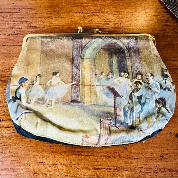 VINTAGE MADE IN ITALY TOP CLASP CLUTCH 5”H - 7”W TWO POCKET COMPARTMENT RARE - Picture 2 of 9